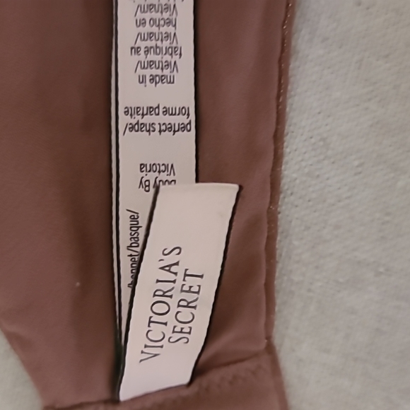 Victoria's Secret Plunging Underwire Bra. 38DD Bodt by Victoria - Picture 4 of 6